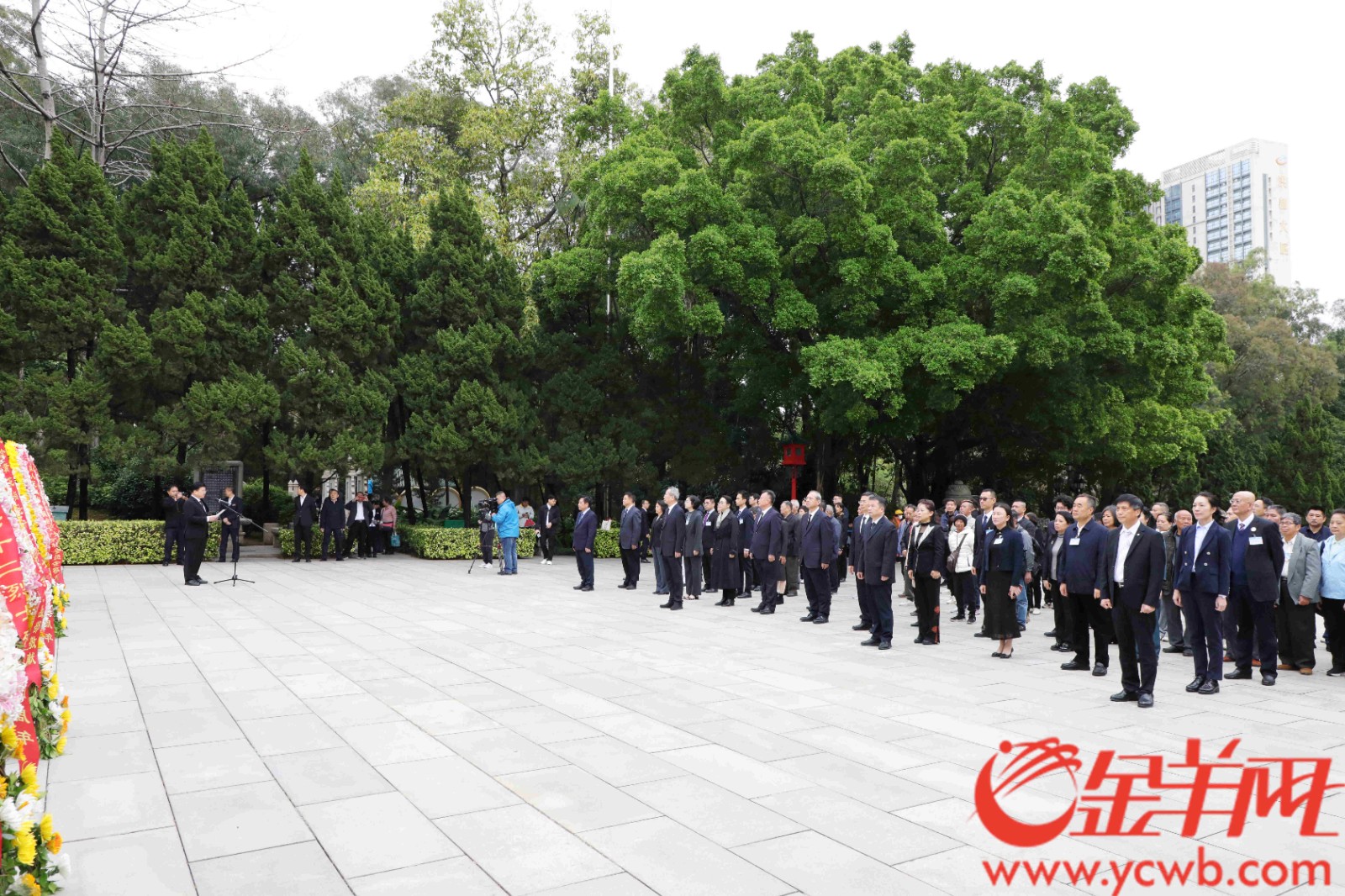  广东省、广州市各界人士纪念黄花岗七十二烈士殉难114周年现场图