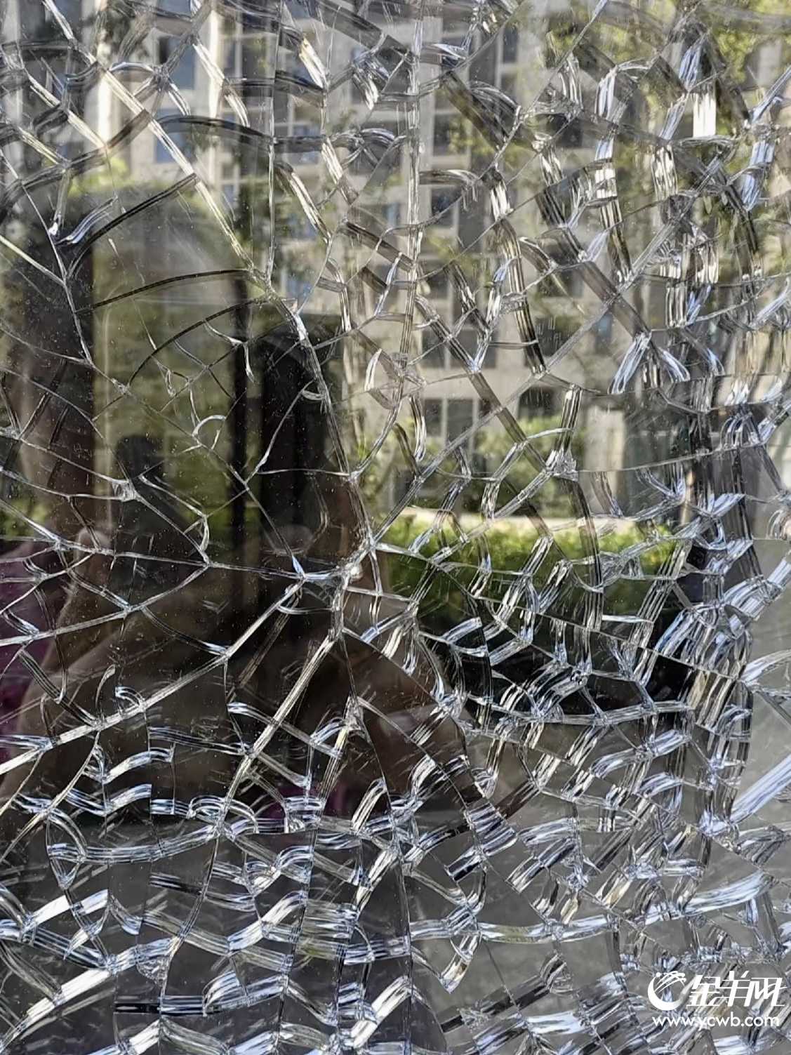  玻璃自爆概率确实存在
