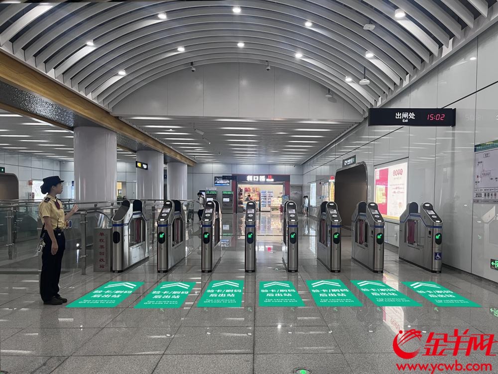  地贴指引效果图 柯昊元 摄