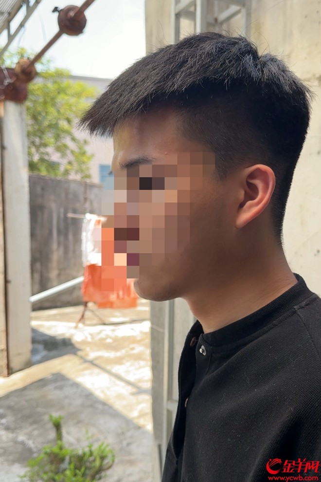  吴秋钟的陈姓表侄跟记者回忆表叔后红了眼眶