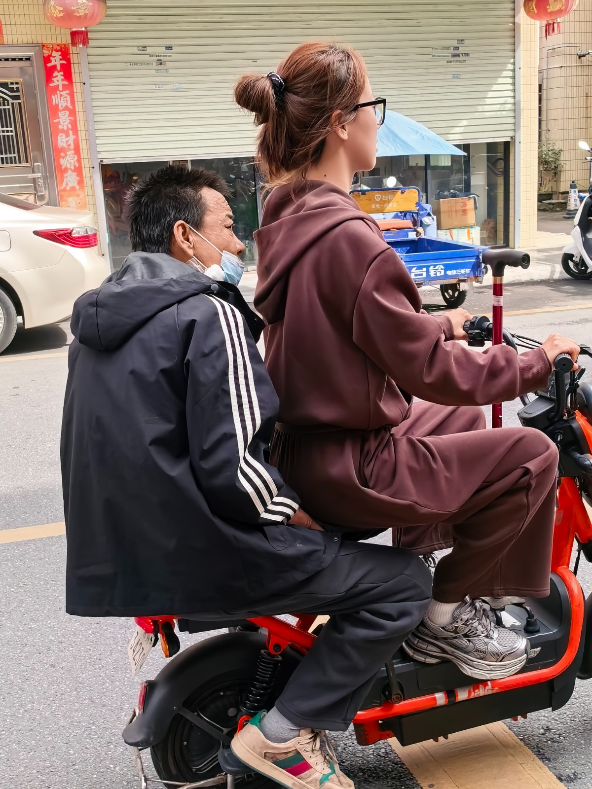 （人世间）（眉）华南农业大学研一女生带着(24844404)-20260109210501.jpg