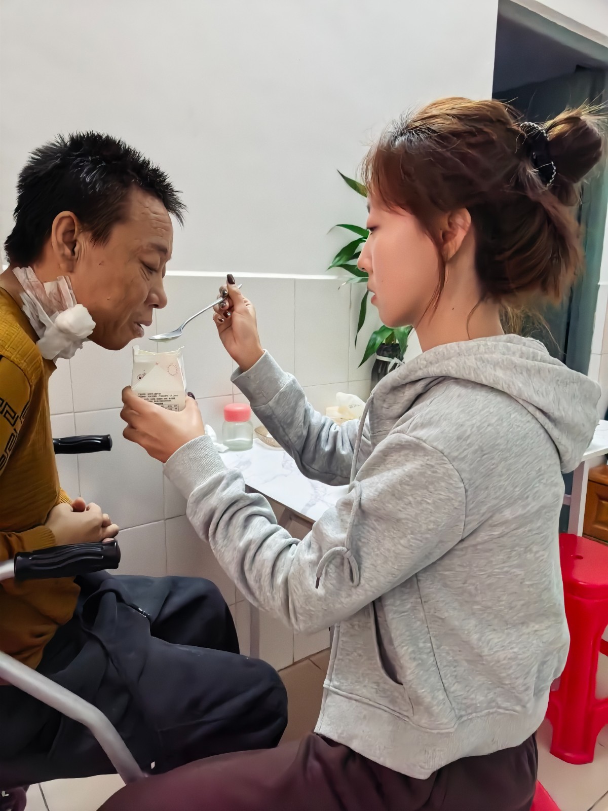 （人世间）（眉）华南农业大学研一女生带着(24844405)-20260109210504.jpg