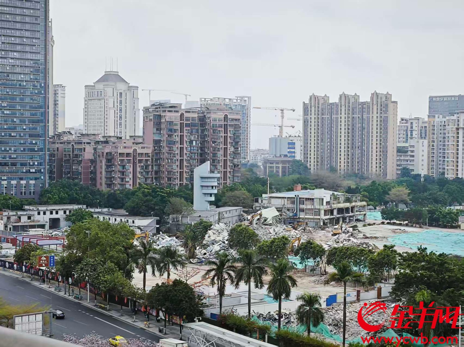 马场地块上旧有建筑拆除工作在有序进行