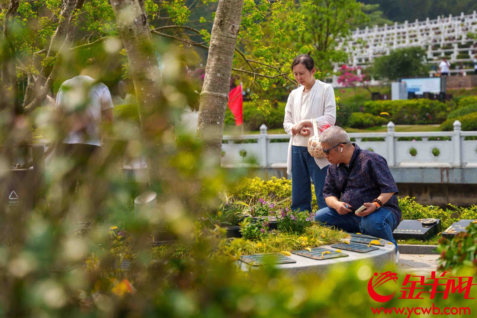 市民在祭拜