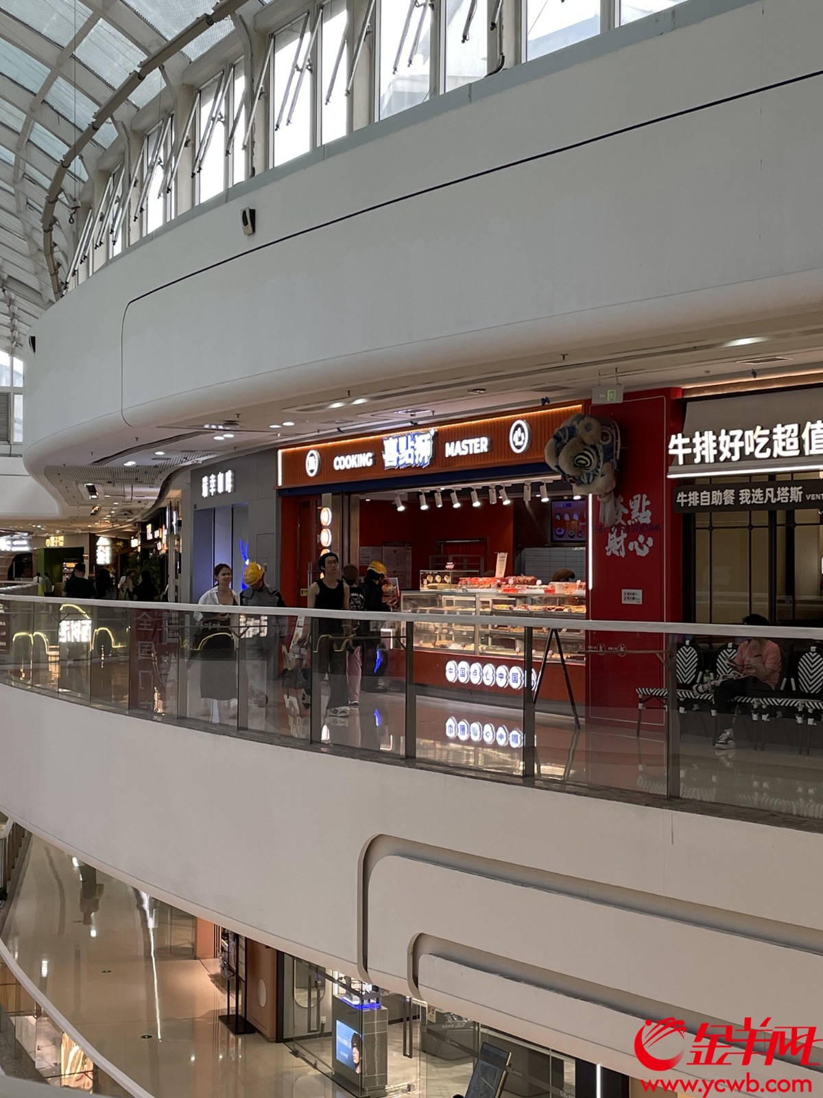  位于萝岗万达广场的“喜点狮”正常营业中