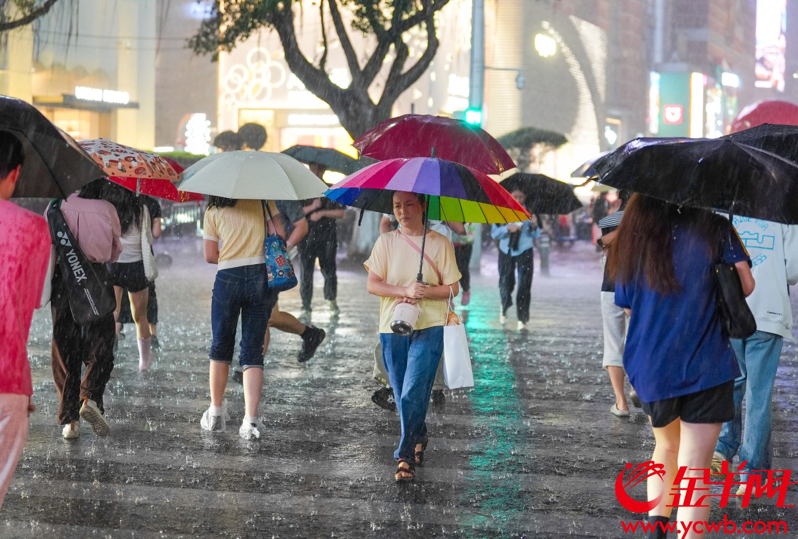 受北部湾热带低压或台风回旋少动或折返影响,广东部分市县及沿海地区将经历一段较长时间的风雨影响 资料图/梁怿韬 摄 受北部湾热带低压或台风回旋少动或折返影响,广东部分市县及沿海地区将经历一段较长时间的风雨影响 资料图/梁怿韬 摄