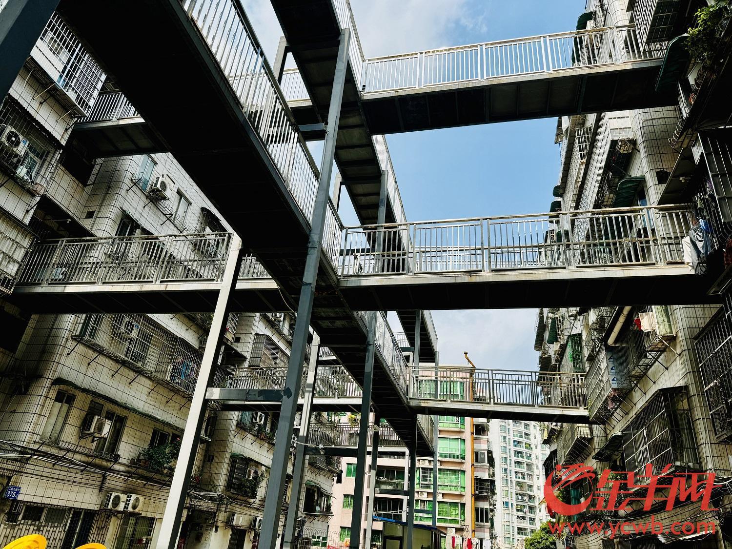广州市海珠区工业大道中375号大院的电梯采用错层电梯设计