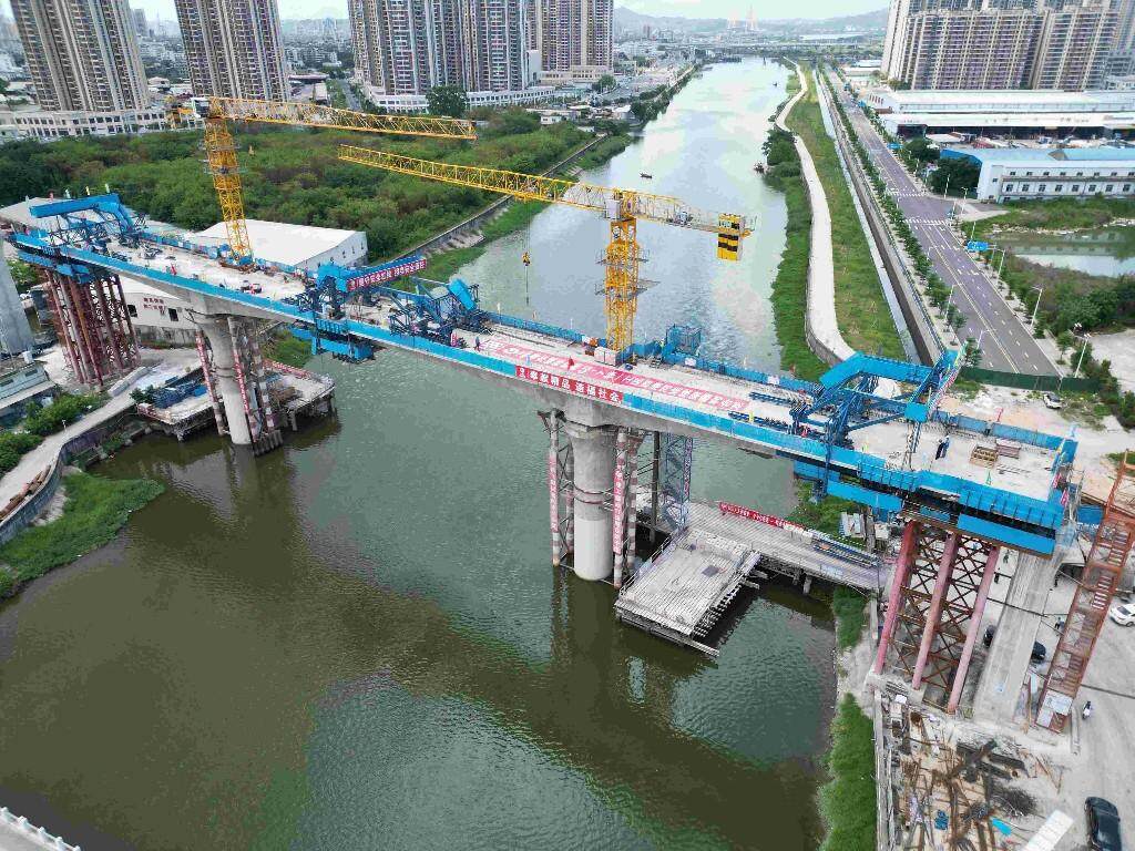 粤东城际铁路首座大跨度连续梁精准合龙