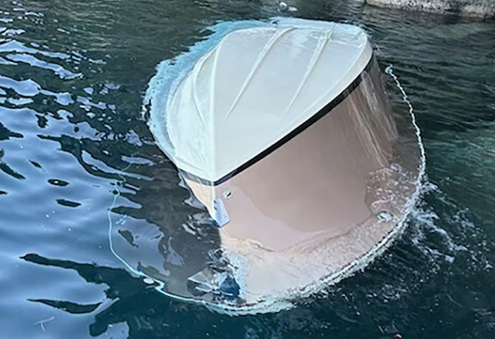 △美国海岸警卫队6月21日发布的太浩湖倾覆船只照片