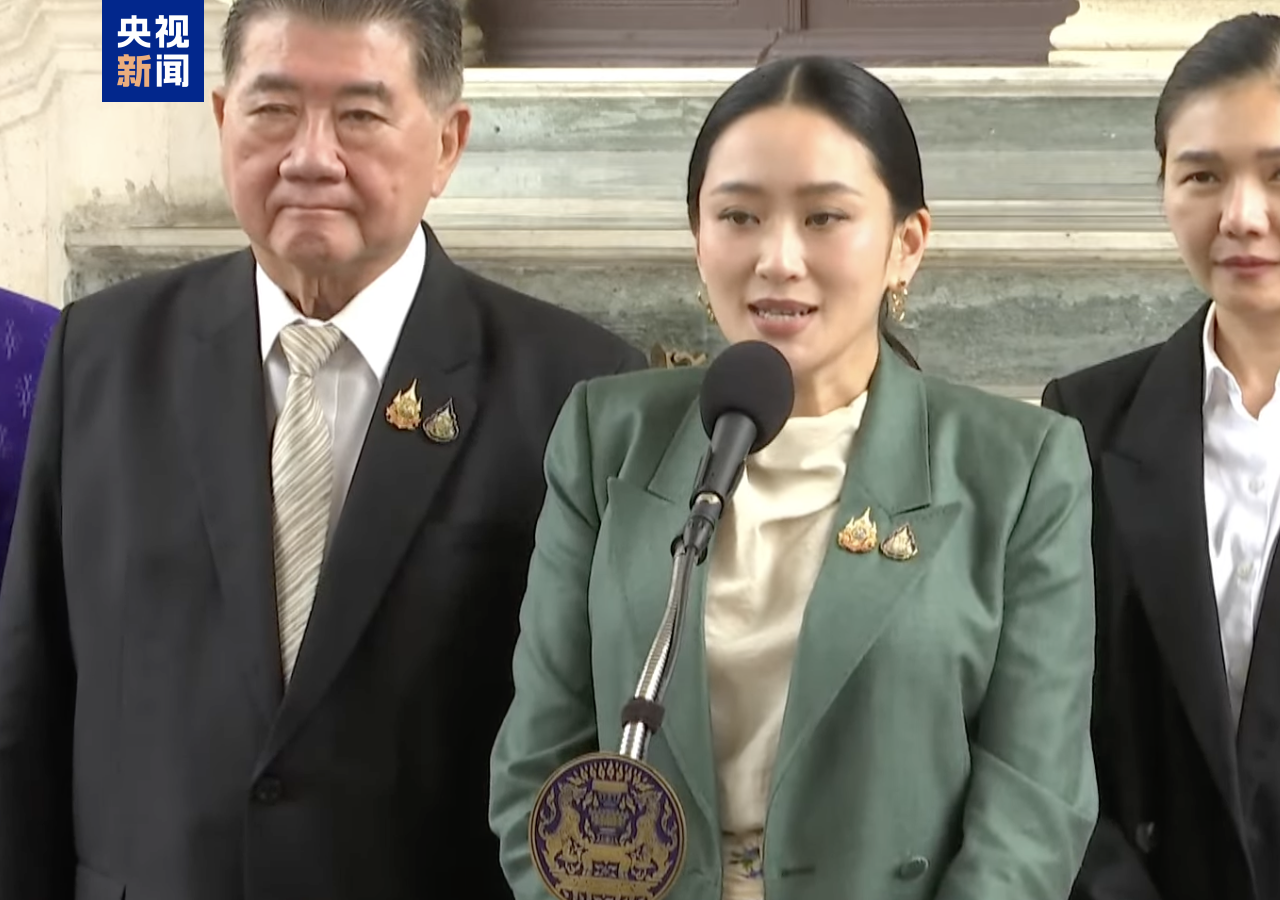 △7月1日，佩通坦在总理府表示接受宪法法院裁定