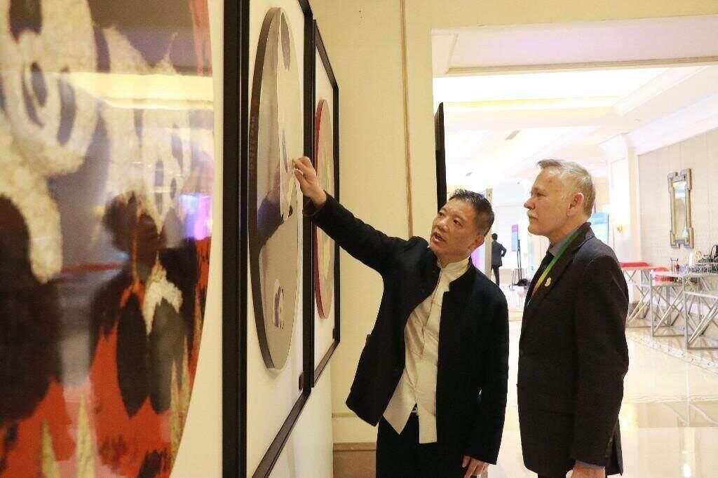 《永恒中轴》总策划林正佳（左）