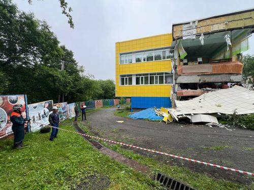 勘察加地震中受损的一座幼儿园（图/新华社）
