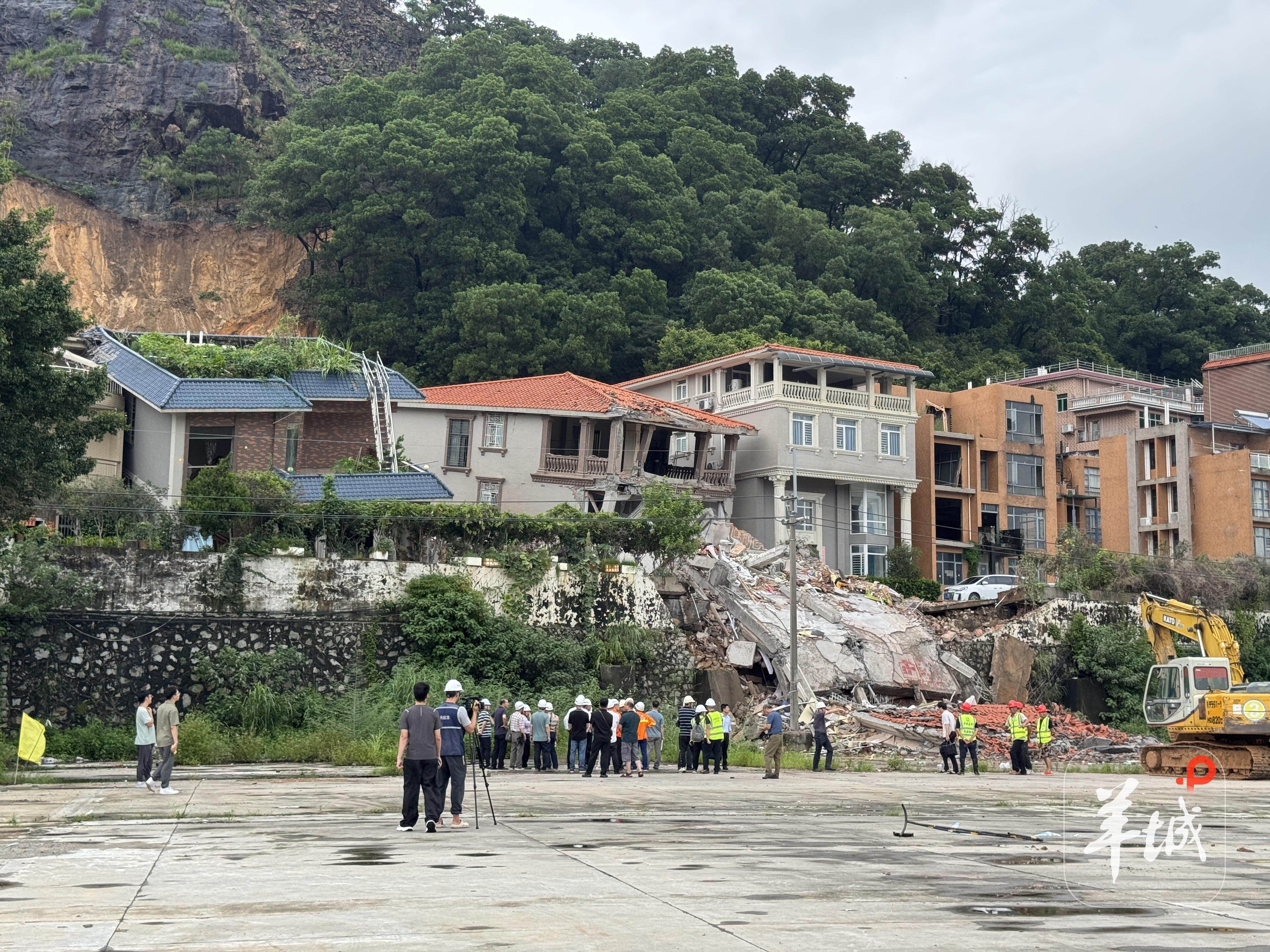 8月6日，广州白云山体坍塌救援现场