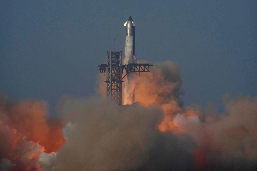  5月27日，美国太空探索技术公司新一代重型运载火箭“星舰”在得克萨斯州实施第九次试飞。（图/新华社）