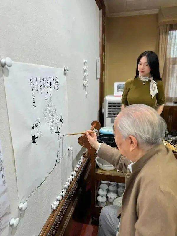  范曾与妻子徐萌 图源网络
