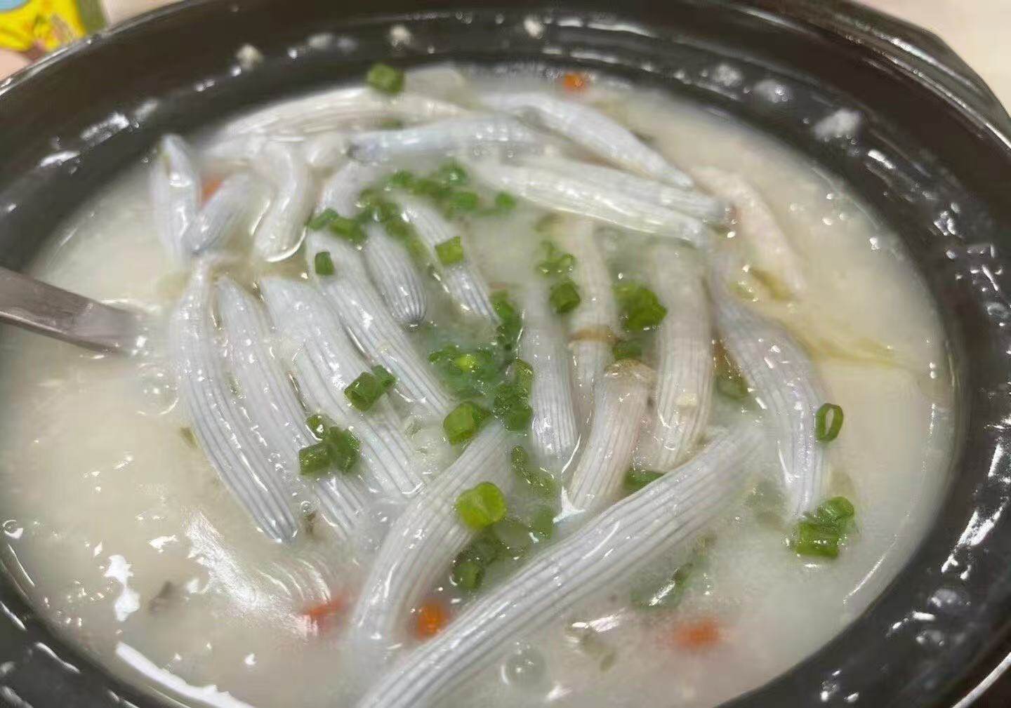 湛江沙虫粥（资料图）