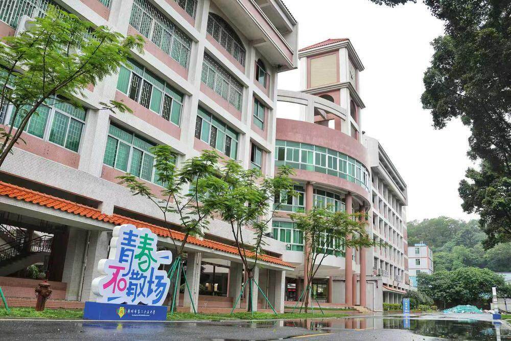  江府校区是广州市第六十五中学的新增校区，今年9月开学