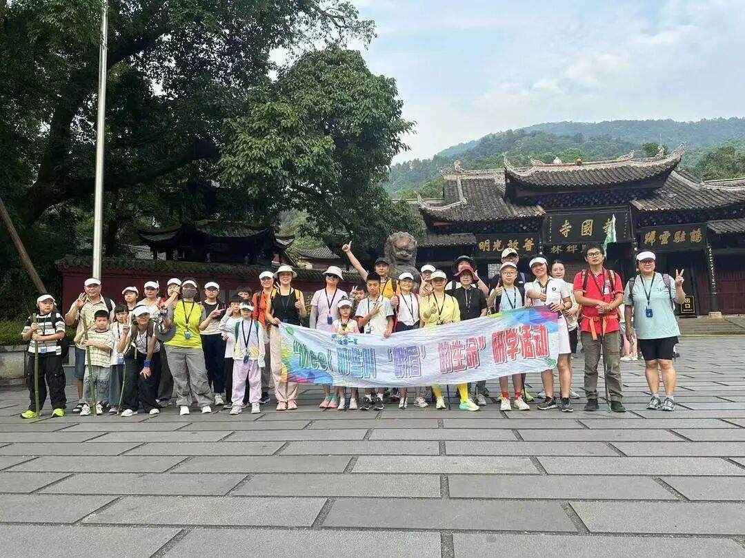  峨眉山景区也曾多次组织“Meet那些叫‘峨眉’的生命”活动。受访者供图