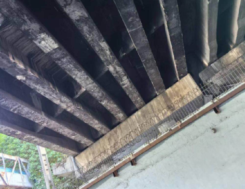 德坭立交桥底部(拆除前) 德坭立交桥底部(拆除前)