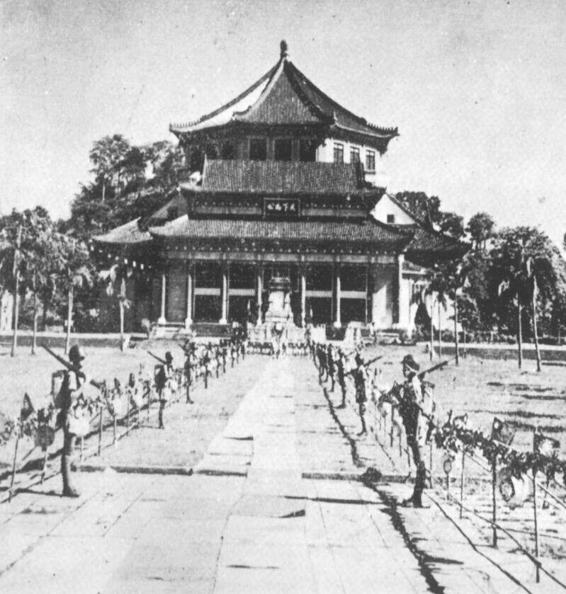 1945年9月16日，广东地区侵华日军投降签字仪式在广州中山纪念堂举行。广东省档案馆供图