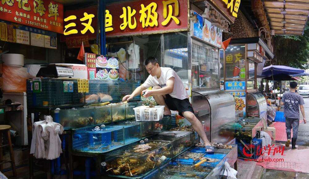 “旧市场”依然繁忙，大部分档口有序营业