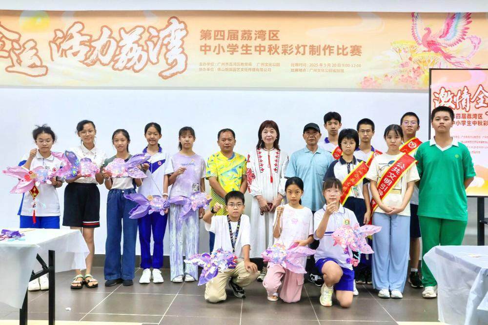 孩子们展示作品