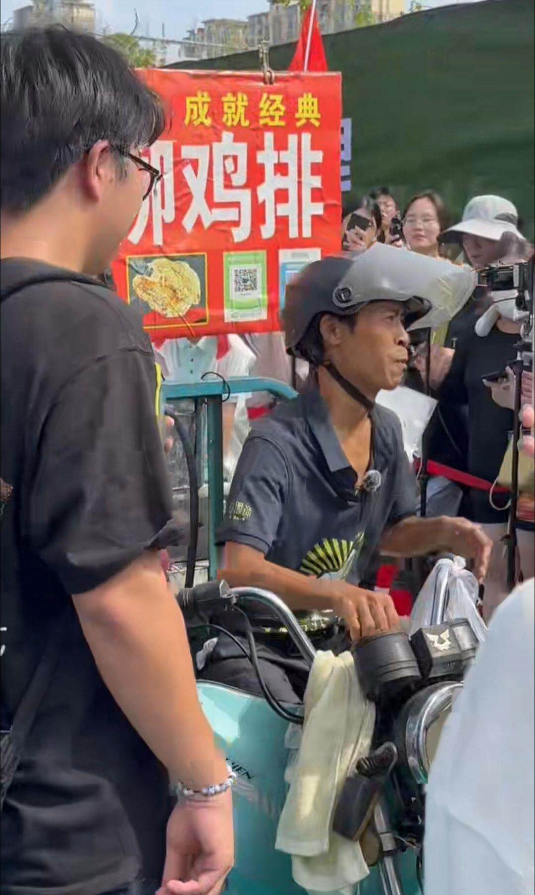 走红后的“鸡排哥”