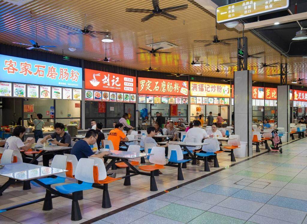 市场还引入多家餐饮店铺 王敬新 摄 市场还引入多家餐饮店铺 王敬新 摄