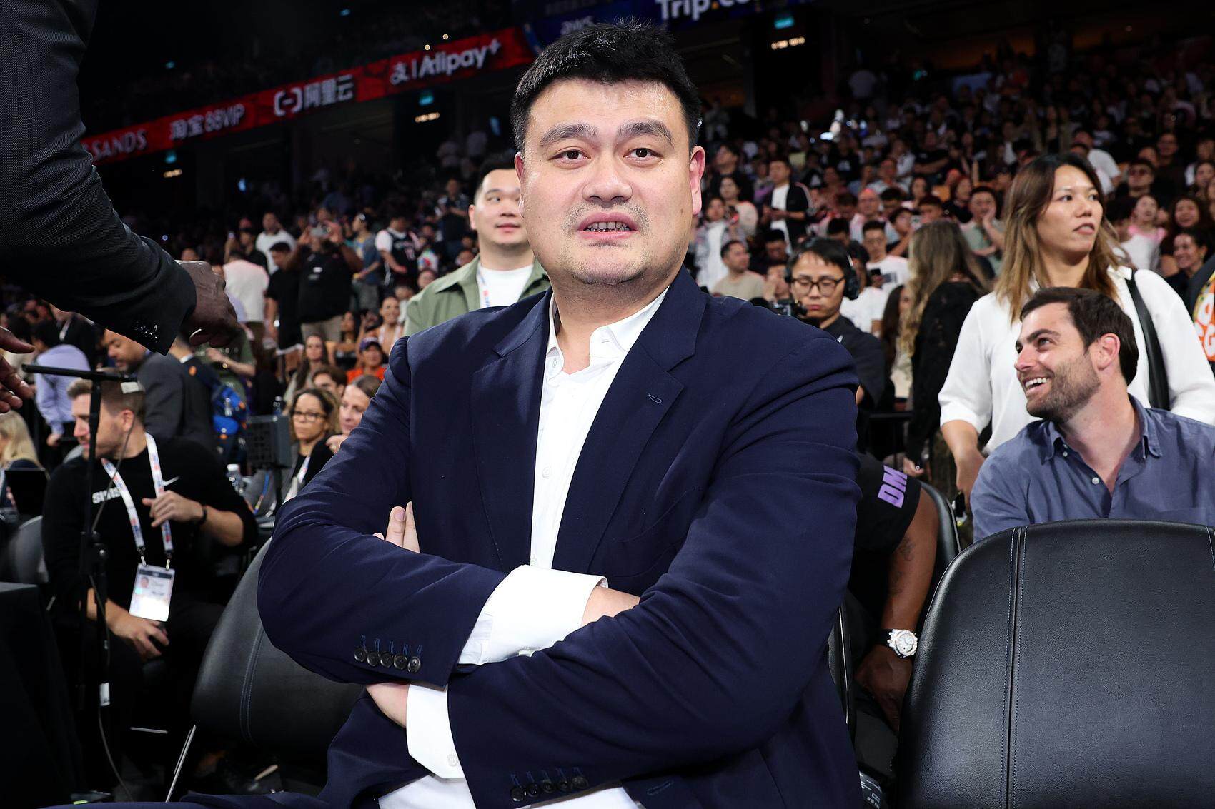  姚明在澳门观看NBA季前赛