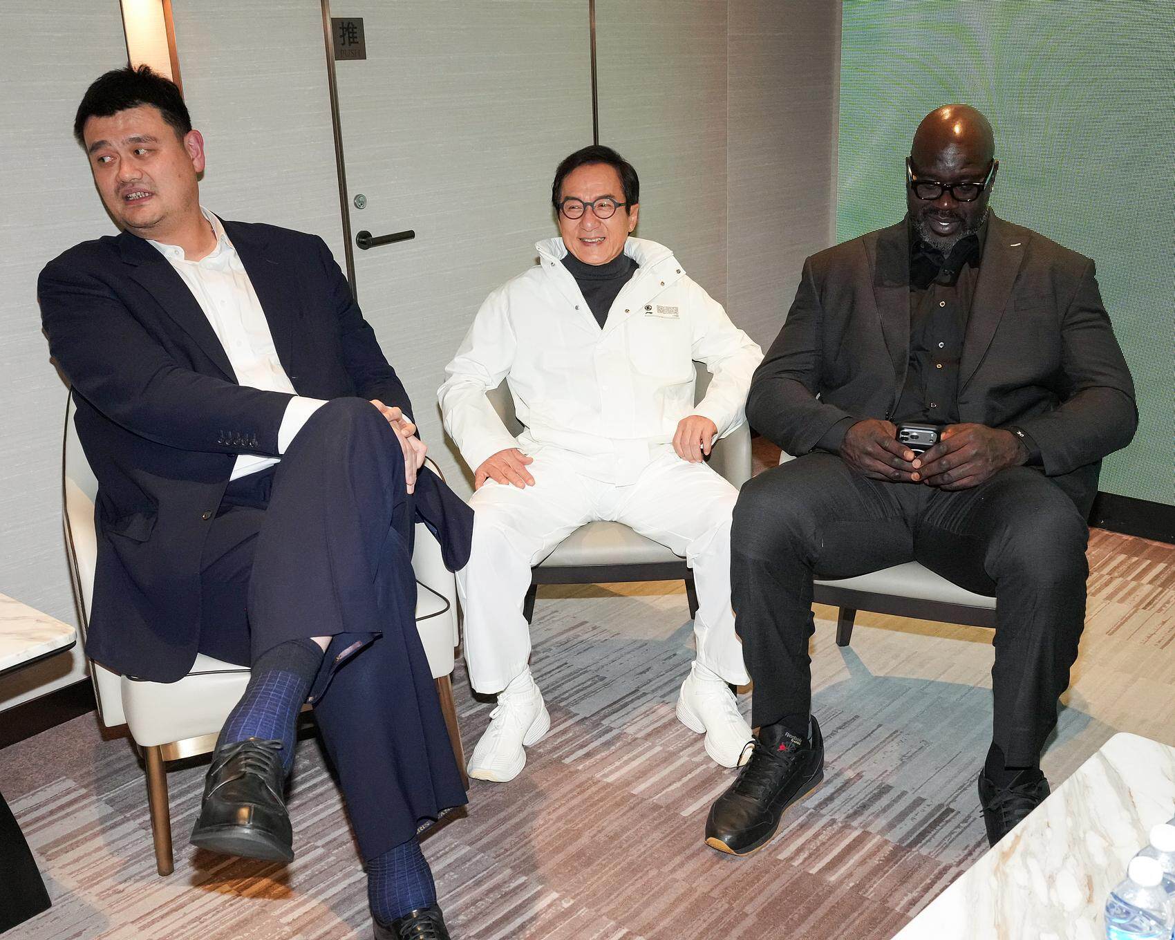  姚明、成龙和奥尼尔都是NBA季前赛观众