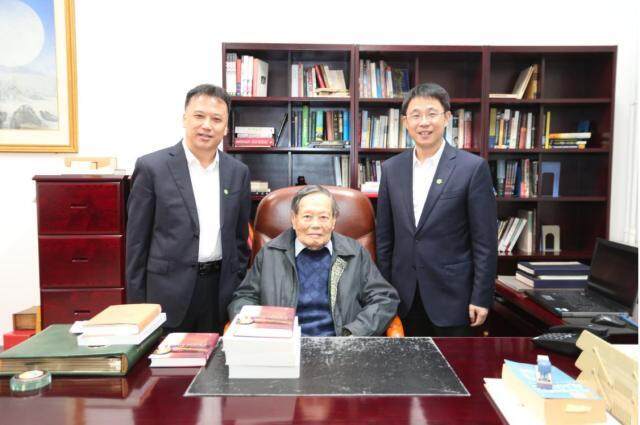  2019年11月，杨振宁在清华大学会见东莞理工学院校领导。图片来源：东莞理工学院