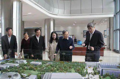  2019年2月，杨振宁应邀访问中国科学院高能物理研究所位于广东东莞的中国散裂中子源（CSNS）。图片来源：中国科学院