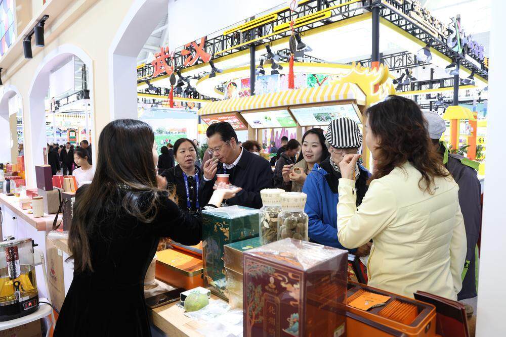  化州参展商热情推介产品 主办方供图