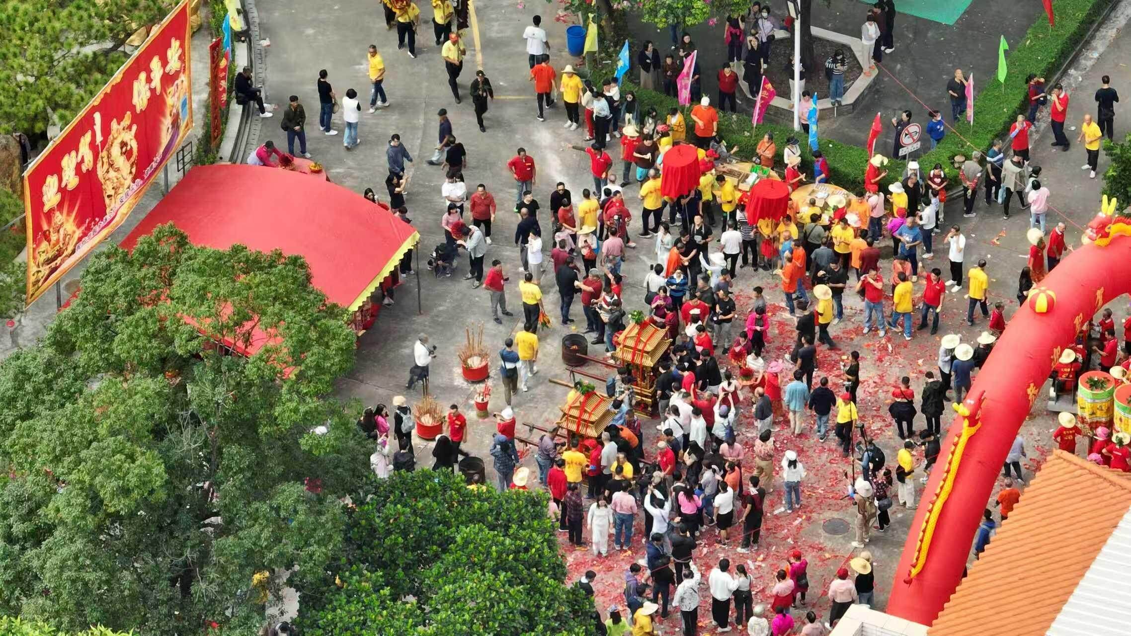 顺德均安“关帝侯王出游”作为延续170多年历史的百年民俗,每年都会吸引众多群众的参与  顺德均安“关帝侯王出游”作为延续170多年历史的百年民俗,每年都会吸引众多群众的参与