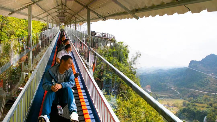 广西德天瀑布景区登高观瀑魔毯项目