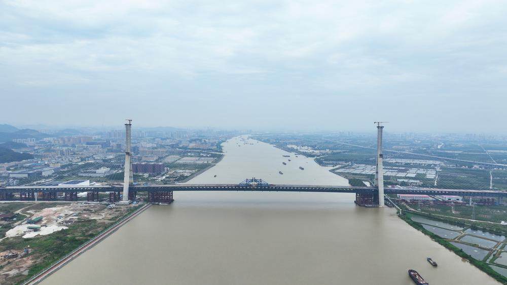  香山大桥顺利合龙。通讯员黄俊炜摄