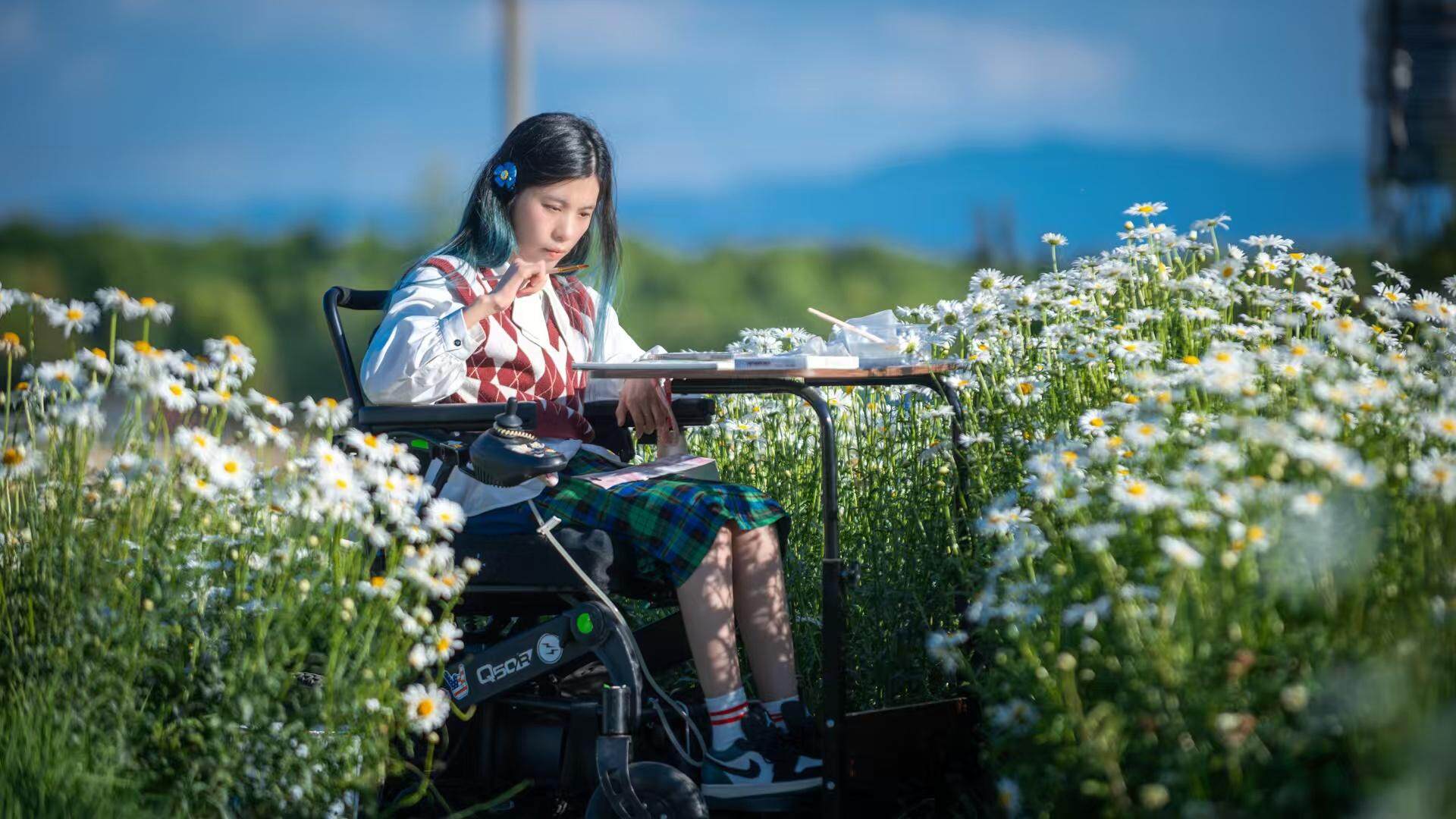 红梅在花海里写生