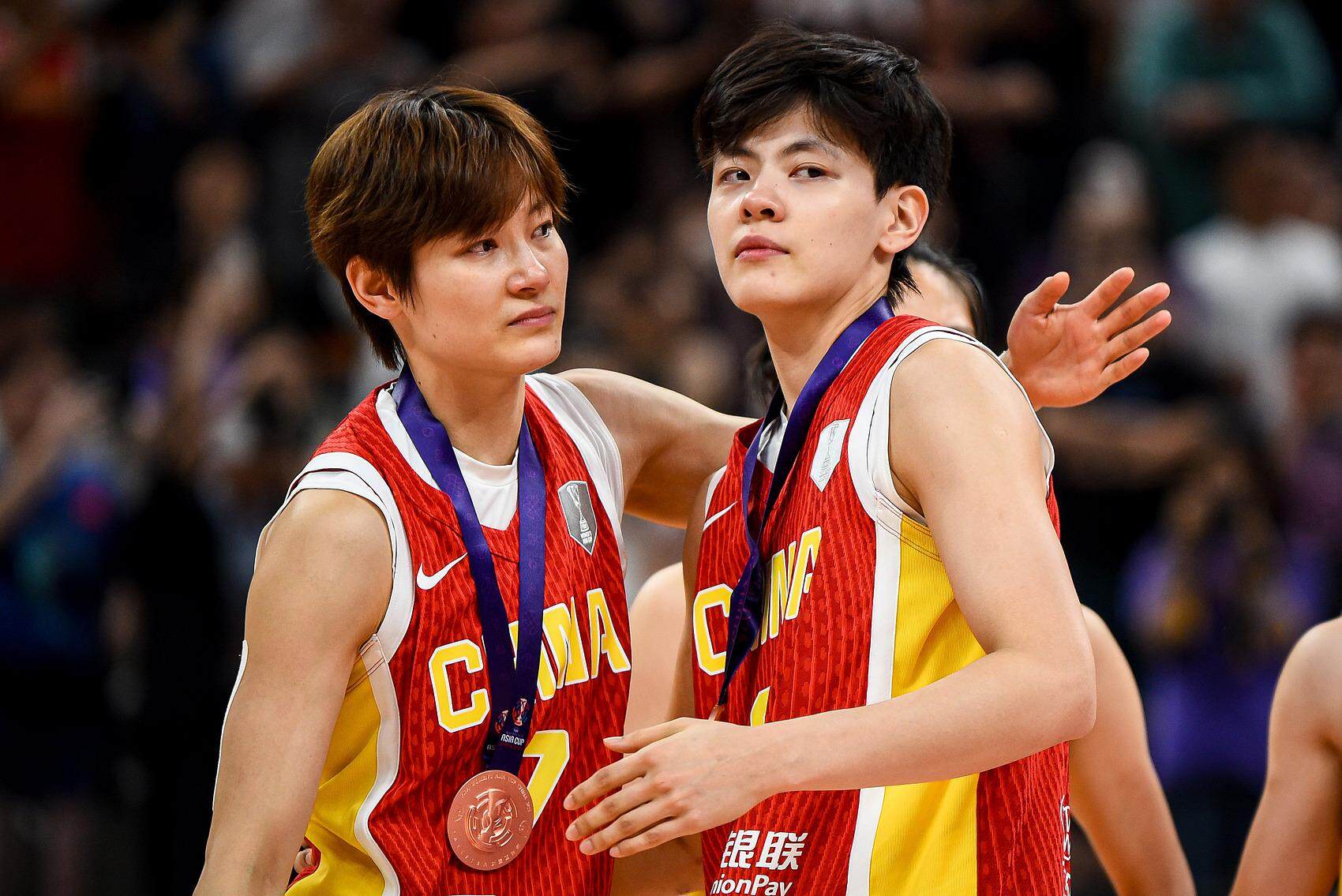  杨舒予（右）和杨力维