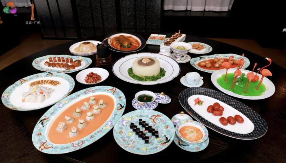  《食在广州·迎十五运金牌菜谱》（图 全运广州）