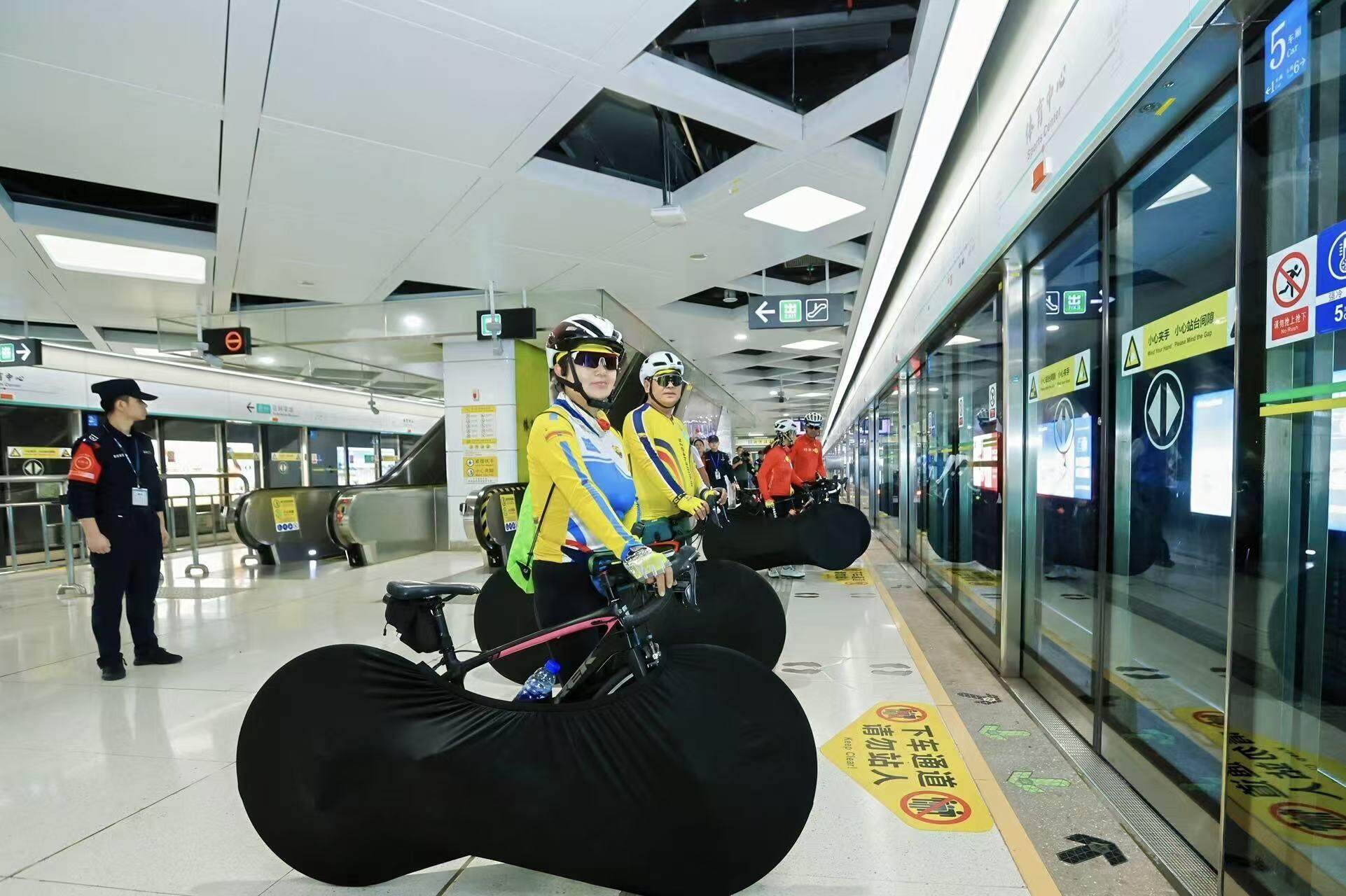  首班骑行“专列”