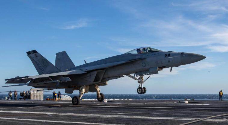 △美国海军F/A-18E“超级大黄蜂 △美国海军F/A-18E“超级大黄蜂