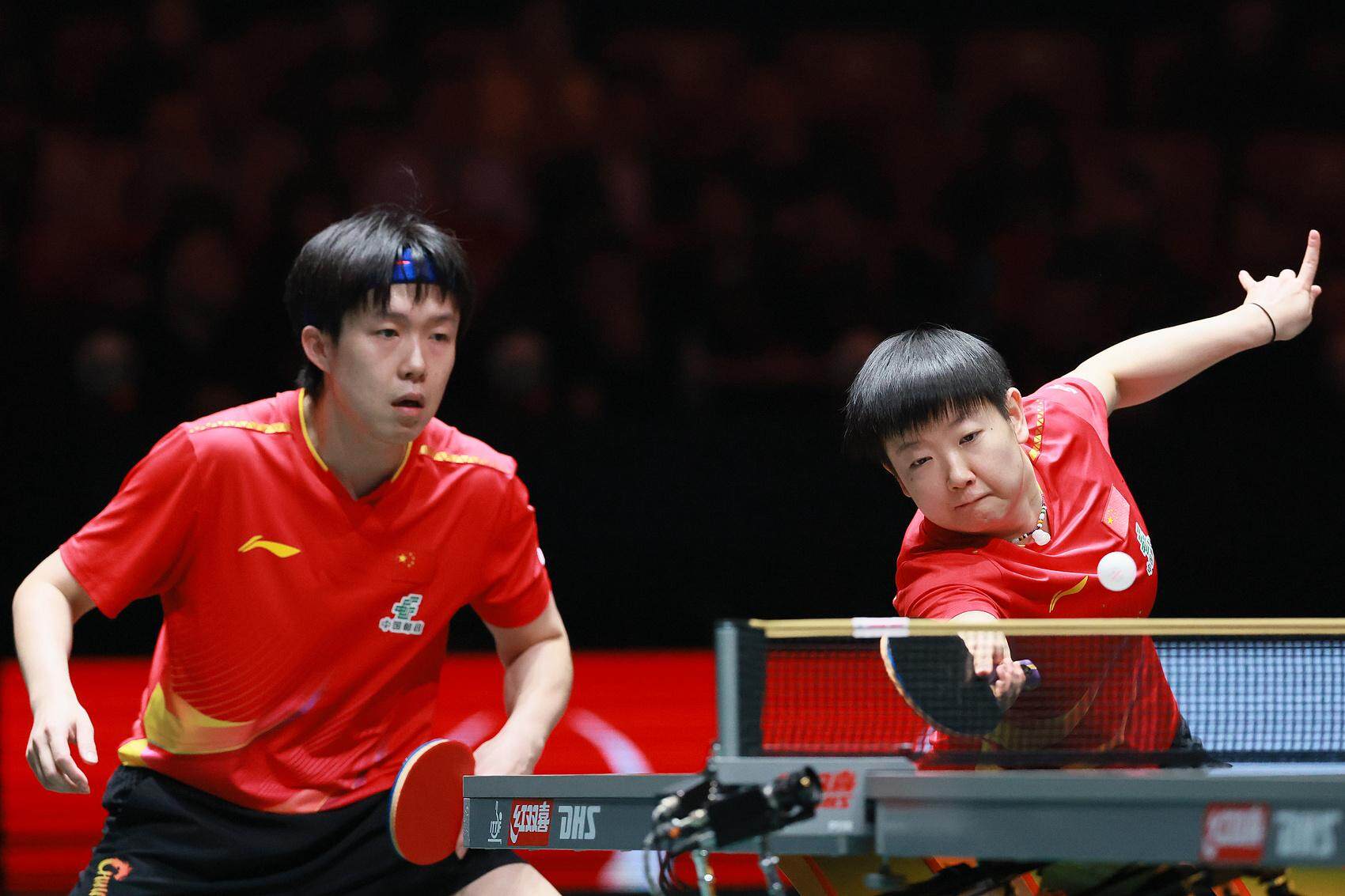 王楚钦(左)/孙颖莎轻取对手 王楚钦(左)/孙颖莎轻取对手