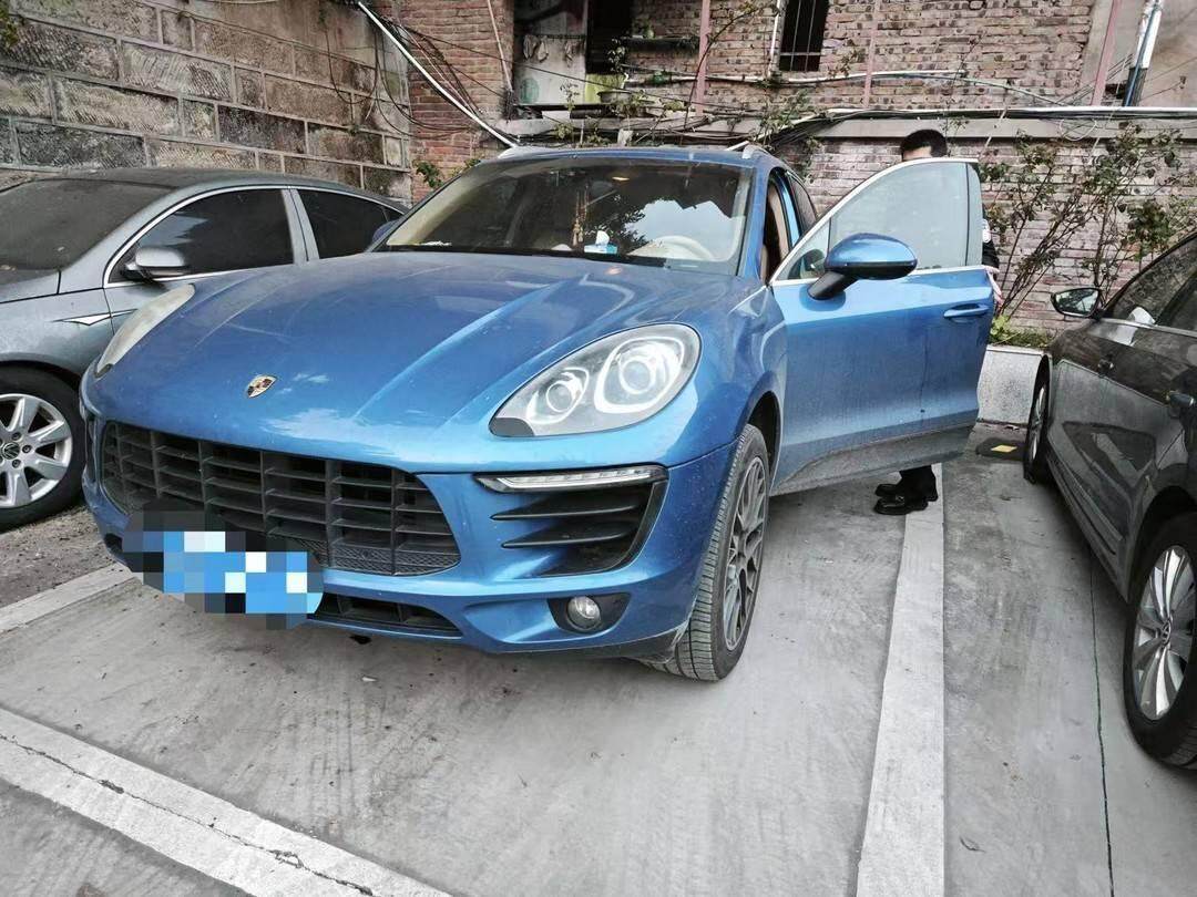 邱某驾驶保时捷SUV,由其父母买的二手车。图片由雁江警方提供 邱某驾驶保时捷SUV,由其父母买的二手车。图片由雁江警方提供