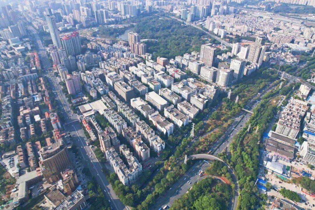 一条11公里长的科韵路,孕育出网易、三七互娱等众多知名数字文化企业,是广州数字经济当之无愧的“产业长廊”。图源广州天河发布 一条11公里长的科韵路,孕育出网易、三七互娱等众多知名数字文化企业,是广州数字经济当之无愧的“产业长廊”。图源广州天河发布