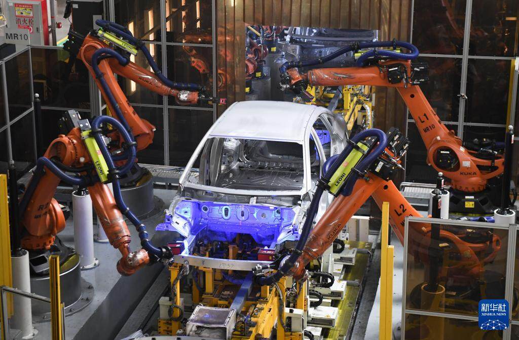 新能源汽车焊装车间。新华社资料图