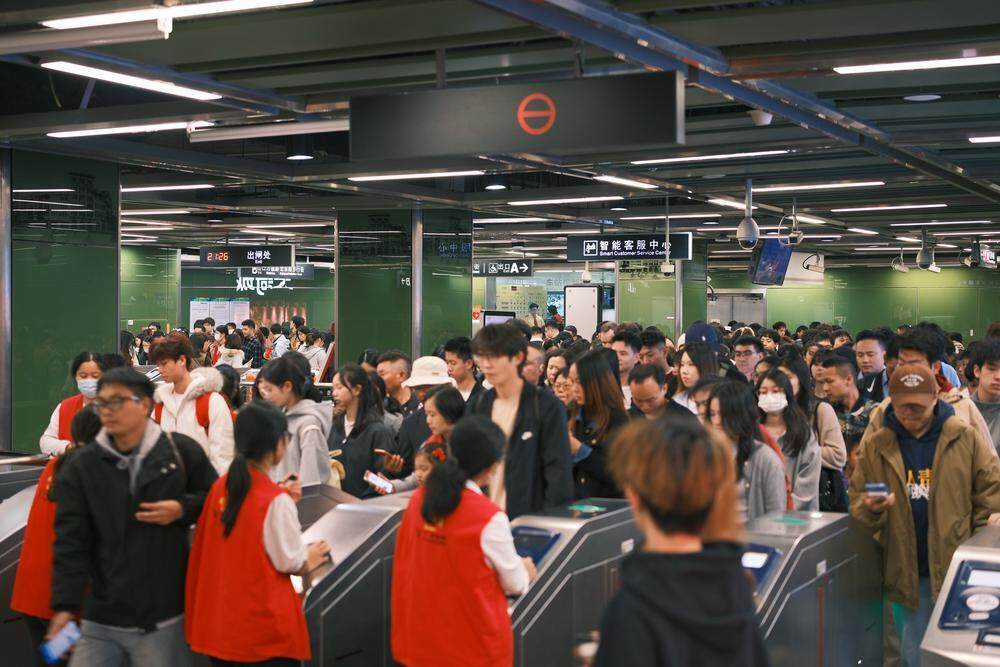 广州地铁客流 通讯员提供