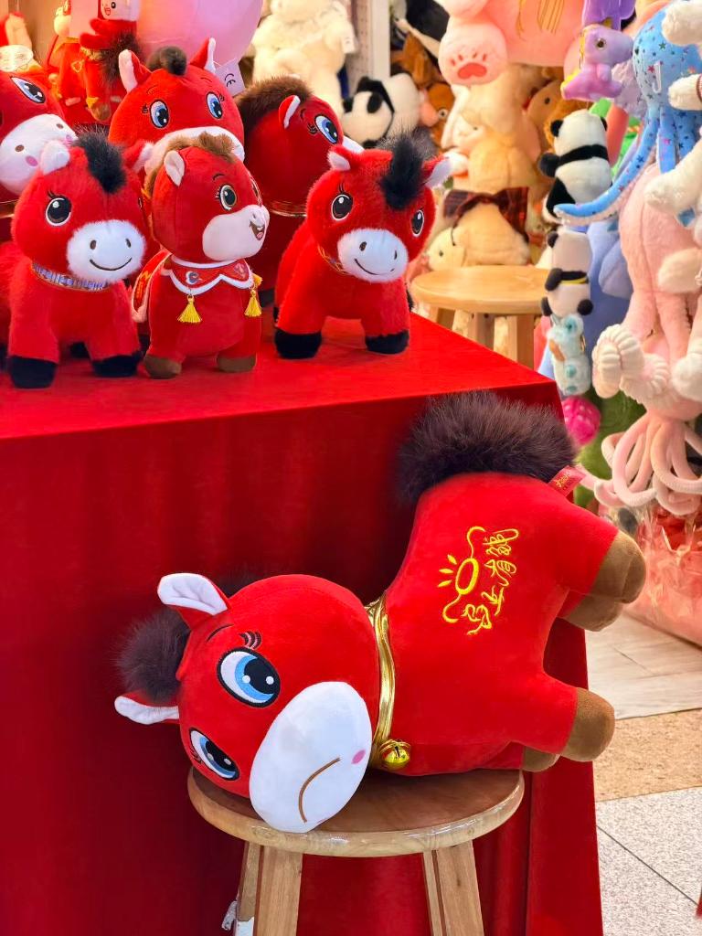 缝反了嘴巴的“哭哭马”。（何妮蔚摄）