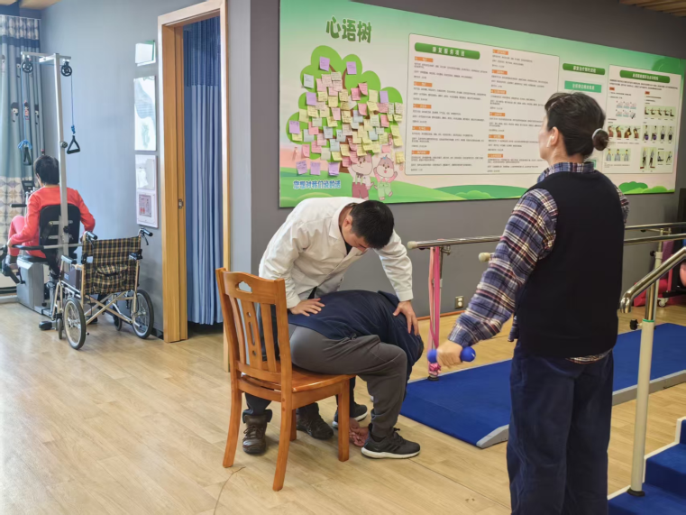  横琴为长者提供生活照料、康复护理、文娱活动等服务