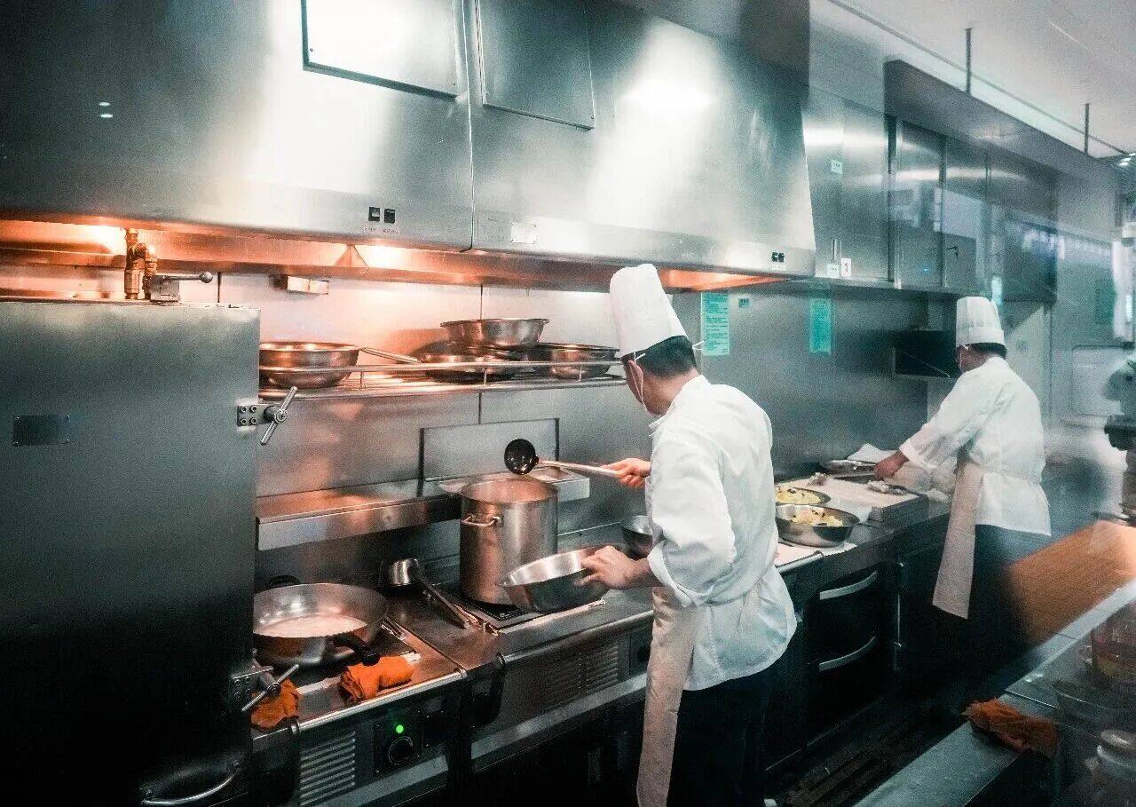  Z99餐车没有预制菜，所有菜品都由厨房现炒烹制