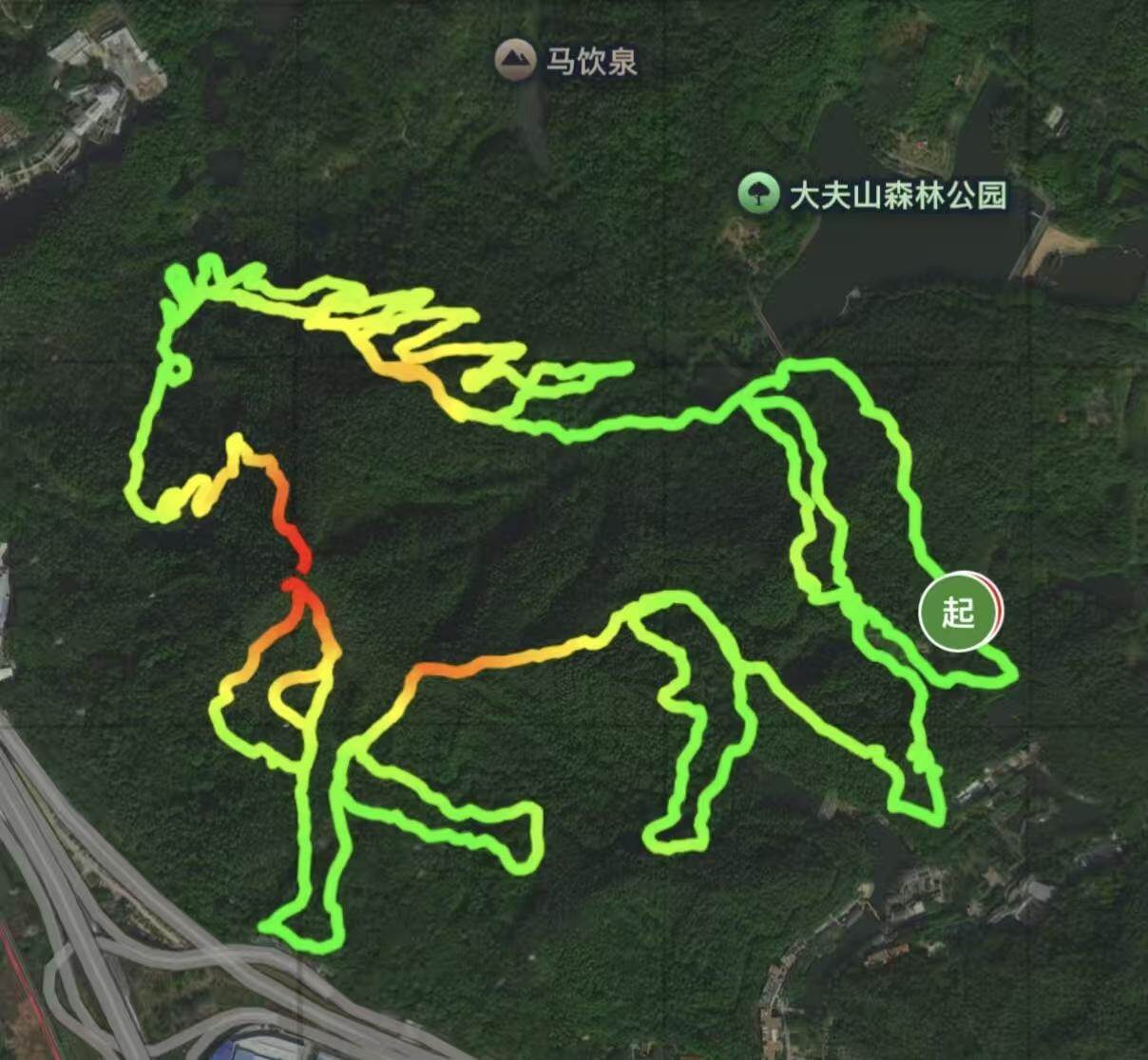  徒步路线约14-16公里，因路线轨迹形似一匹马而得名